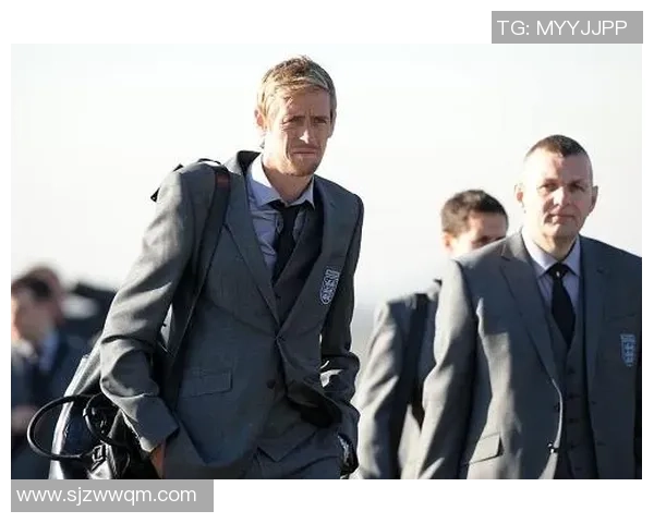 西装革履的足球明星们展现优雅风采与运动魅力的完美结合 西装革履的足球明星们展现优雅风采与运动魅力的完美结合